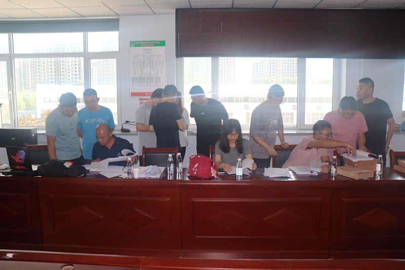 臨臨高速第四駐地辦對(duì)臨臨高速六標(biāo)進(jìn)行內(nèi)業(yè)資料專項(xiàng)檢查