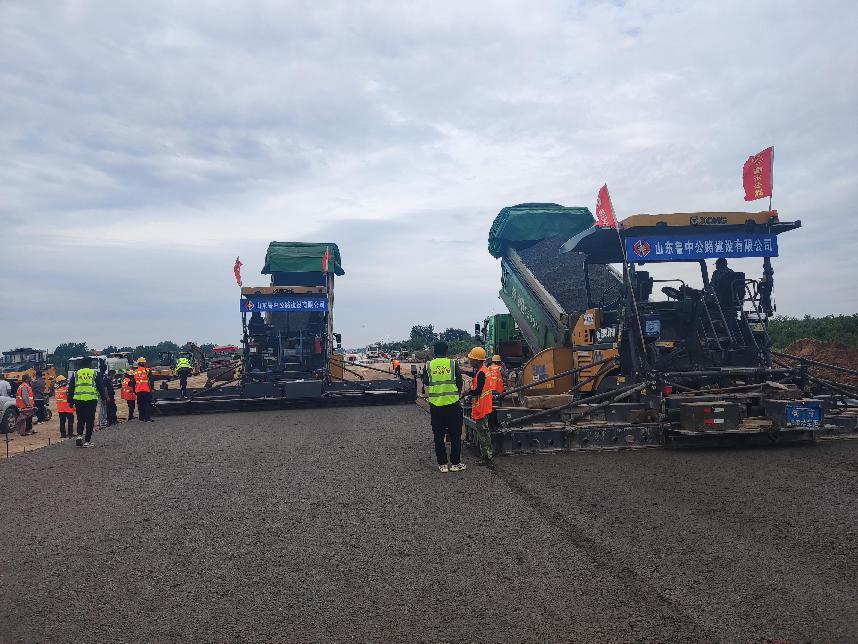 機械化施工公司郯城205項目團隊以大干慶佳節(jié)