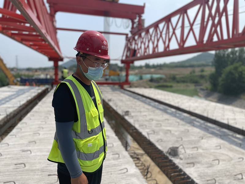 尋找最美公路人：愛崗敬業(yè)、勤奮工作的杜慶祝