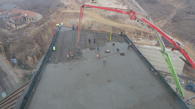 石溝大橋現(xiàn)澆箱梁現(xiàn)場(chǎng)澆筑收尾_副本
