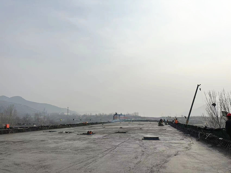 石溝大橋右幅第一聯(lián)現(xiàn)澆箱梁收面_副本