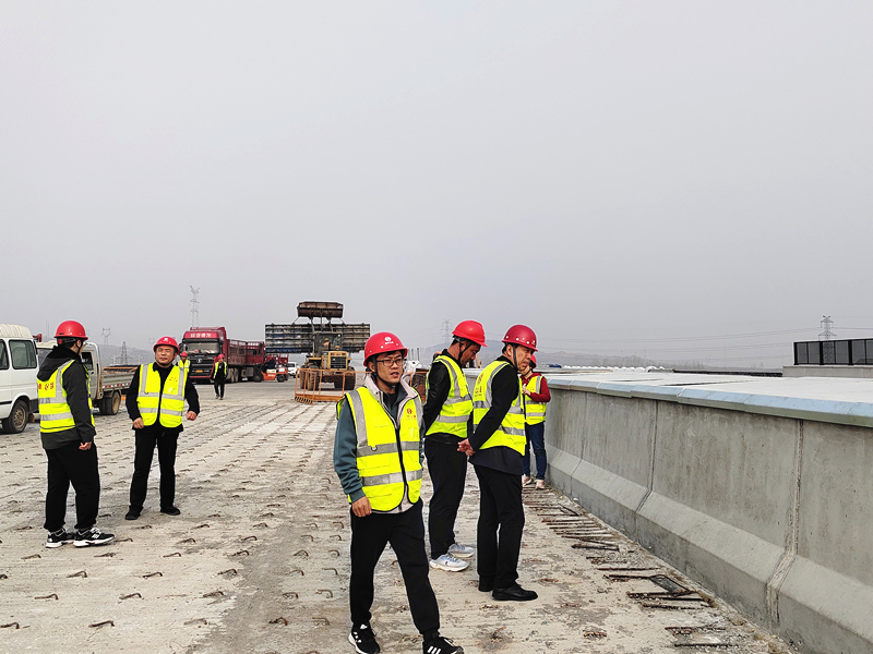 公司安全檢查組對(duì)濟(jì)濰四標(biāo)展開安全生產(chǎn)大檢查