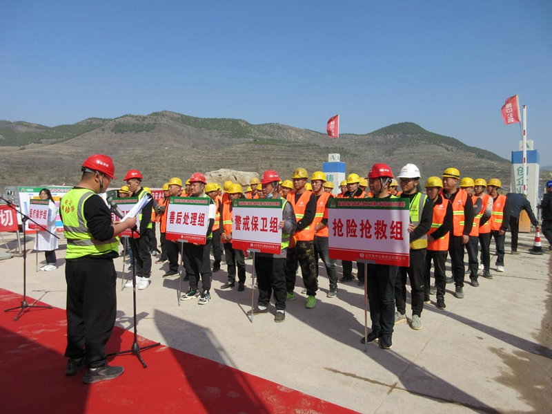 臨臨高速項(xiàng)目開展隧道物體打擊事故應(yīng)急救援演練