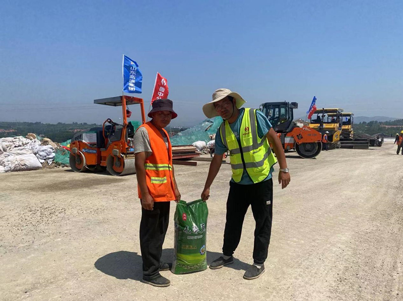 機(jī)械化施工公司全力保障一線(xiàn)人員暑期施工安全