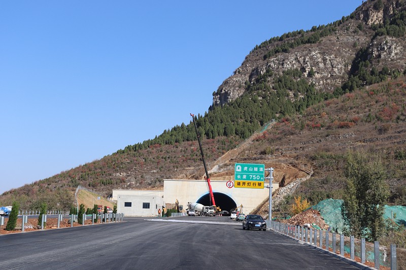 臨臨高速六標(biāo)安全及環(huán)保設(shè)施展開(kāi)全面施工