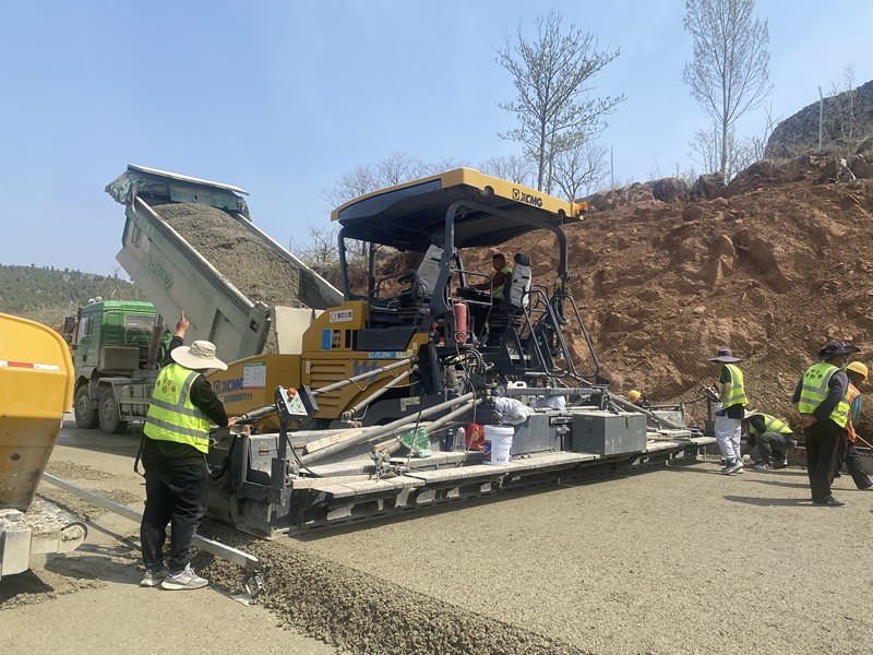 機械化施工公司用實干奏響“春日序曲”