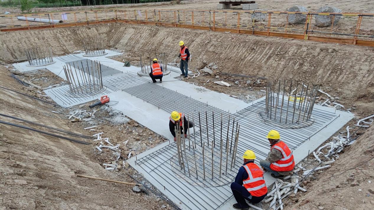 腳下有泥，心中有光