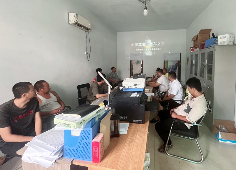 第五區(qū)域項(xiàng)目部開(kāi)展工程運(yùn)輸車駕駛員安全培訓(xùn)教育活動(dòng)