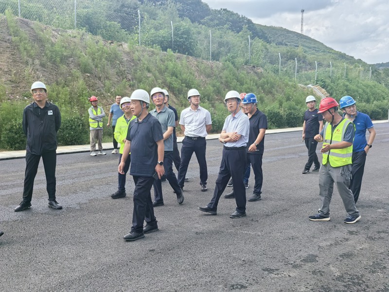 山東高速集團(tuán)公司黨委常委、副總經(jīng)理李懷峰到臨臨施工六標(biāo)調(diào)研