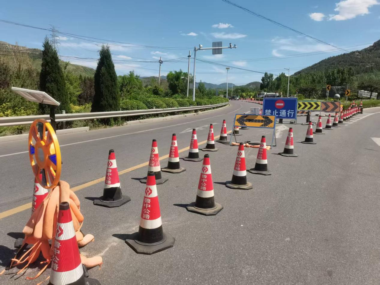 S231張臺(tái)線博山區(qū)王家莊至沂源縣芝芳南橋北段路面改造工程半幅封閉施工