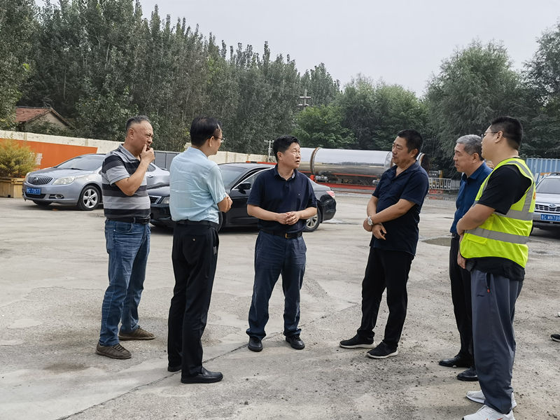 淄博市交通運(yùn)輸局、淄博市交通建設(shè)發(fā)展中心領(lǐng)導(dǎo)蒞臨高青拌合站生產(chǎn)現(xiàn)場(chǎng)及高青段G233克黃線建設(shè)項(xiàng)目施工現(xiàn)場(chǎng)檢查調(diào)研