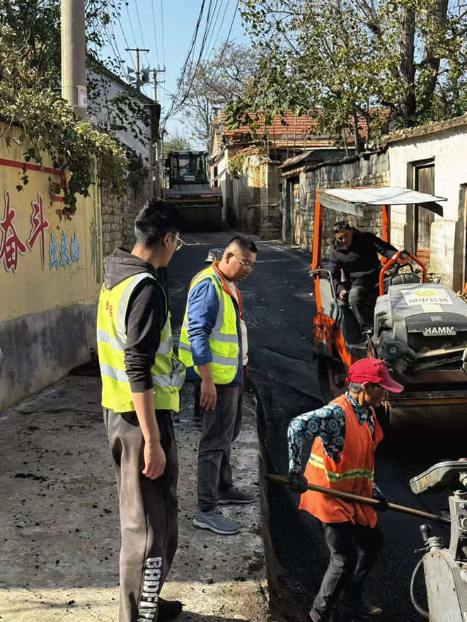 昔日英雄地，今朝坦途通——機(jī)械化施工公司為劉家臺(tái)“抗日模范村”義務(wù)修繕通村主路