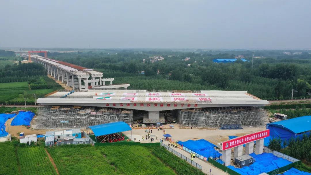 帥！萬噸大橋?yàn)t灑轉(zhuǎn)身