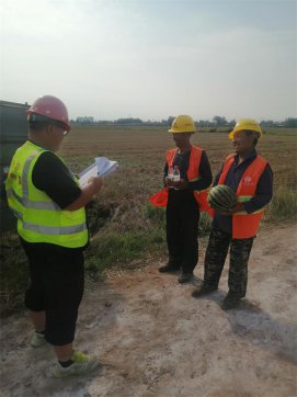 第二工程公司第三項(xiàng)目部組織“講安全、送清涼”活動