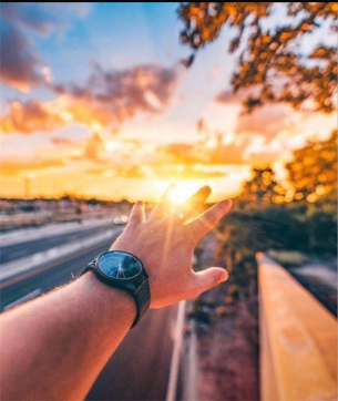 堅(jiān)守初心，奮勇前進(jìn)