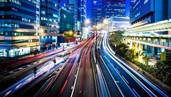 長(zhǎng)路如星河，墜滿了青春的余燼