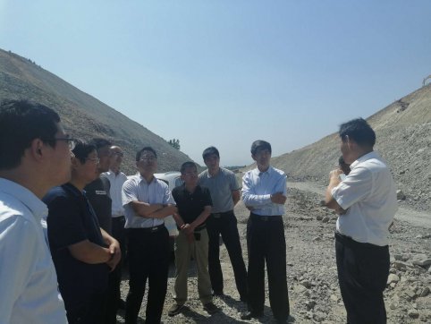 齊魯交通集團公司工會主席畢京建到青蘭項目部調(diào)研征遷工作