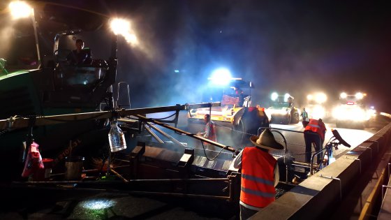 江西項目爭分奪秒搶進(jìn)度，夜晚工地“不打烊”