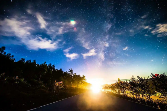 光與安寧——向戰(zhàn)疫中的平凡人致敬